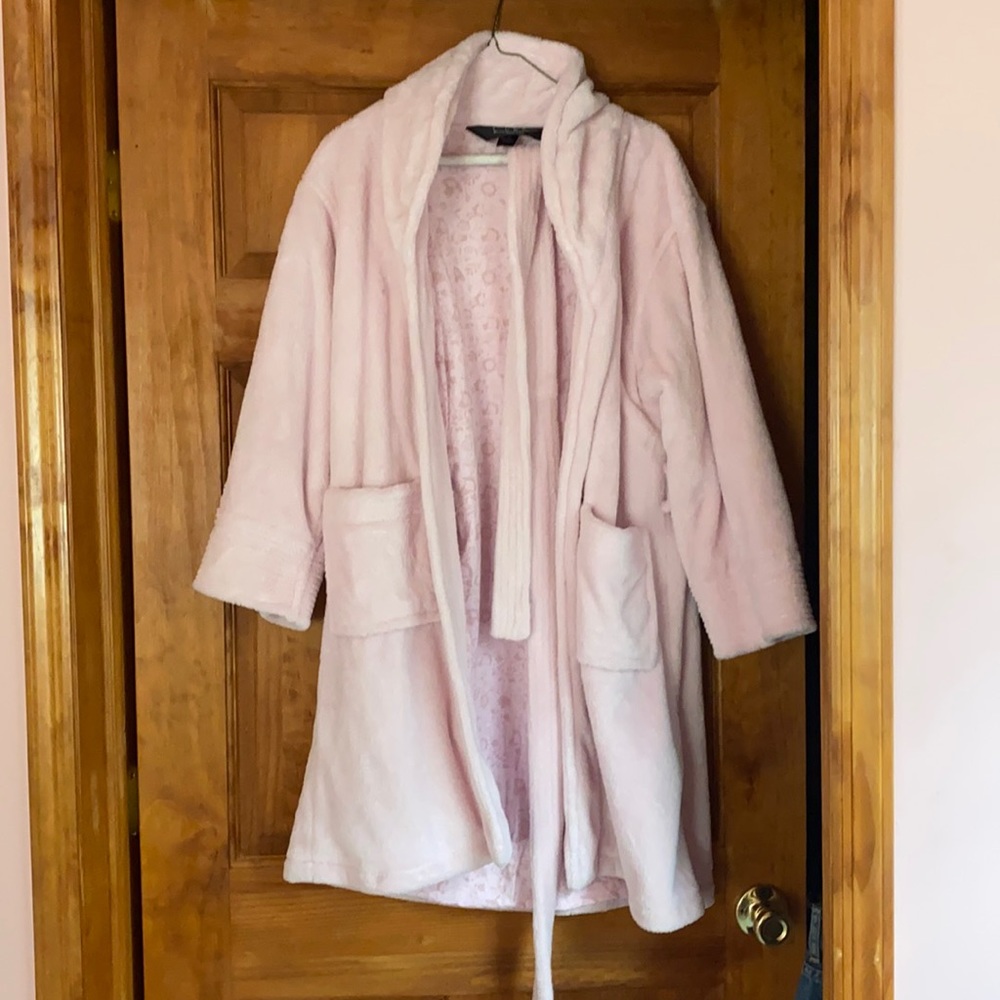 Small light pink Nicole Miller bath robe